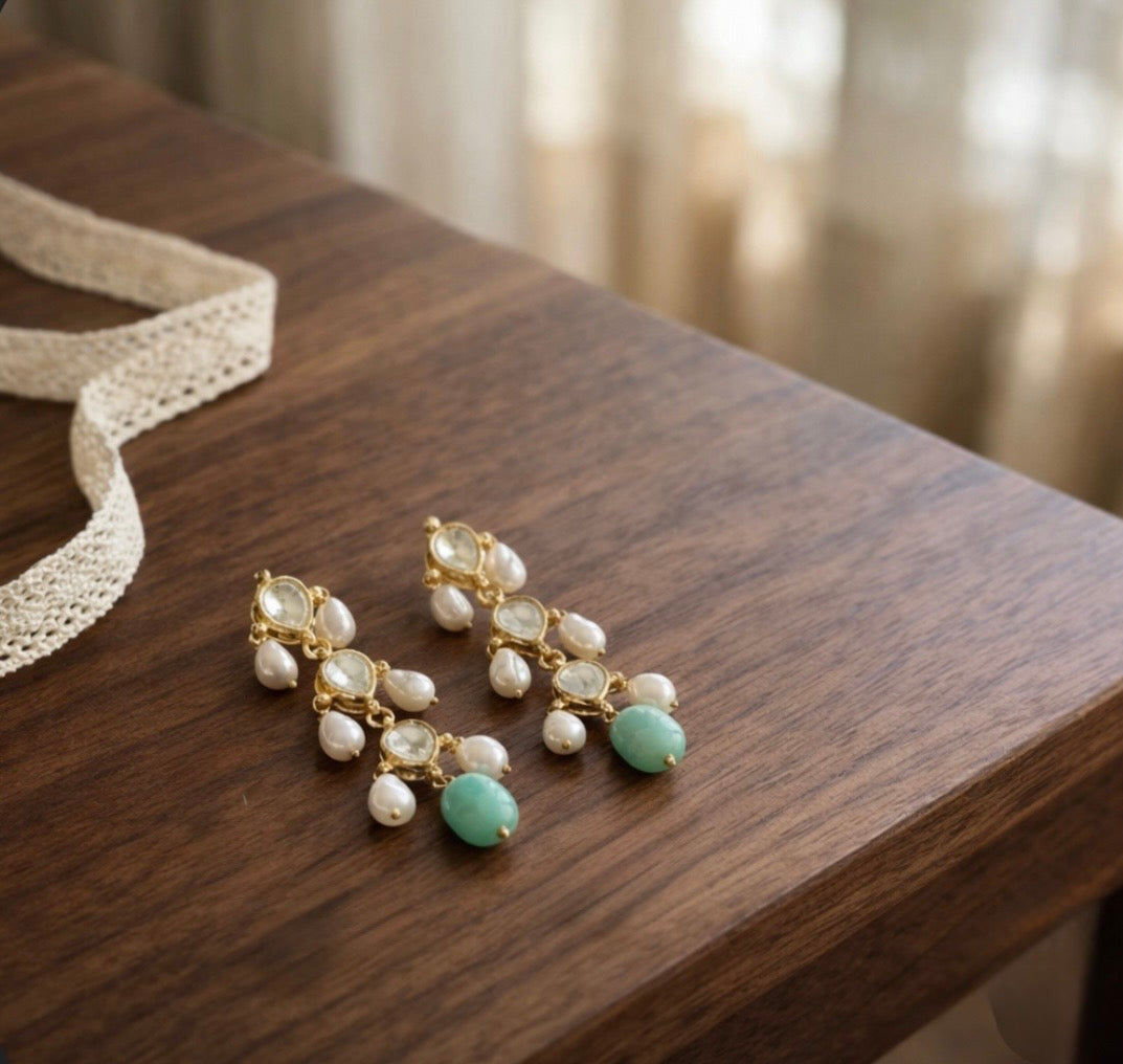 Emerald and pearl kundan earring