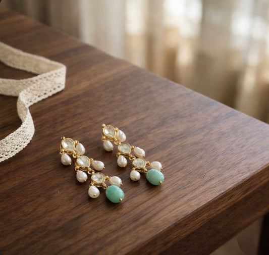 Emerald and pearl kundan earring